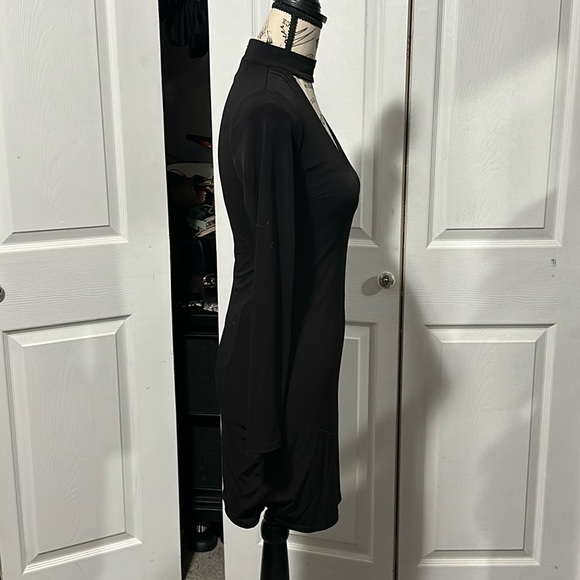 Express Longsleeve Bodycon Keyhole Dress - Picture 5 of 9